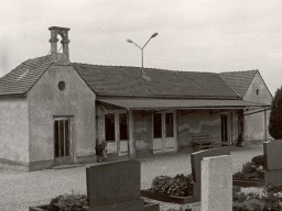 Altes Aussegnungsgebäude im Friedhof